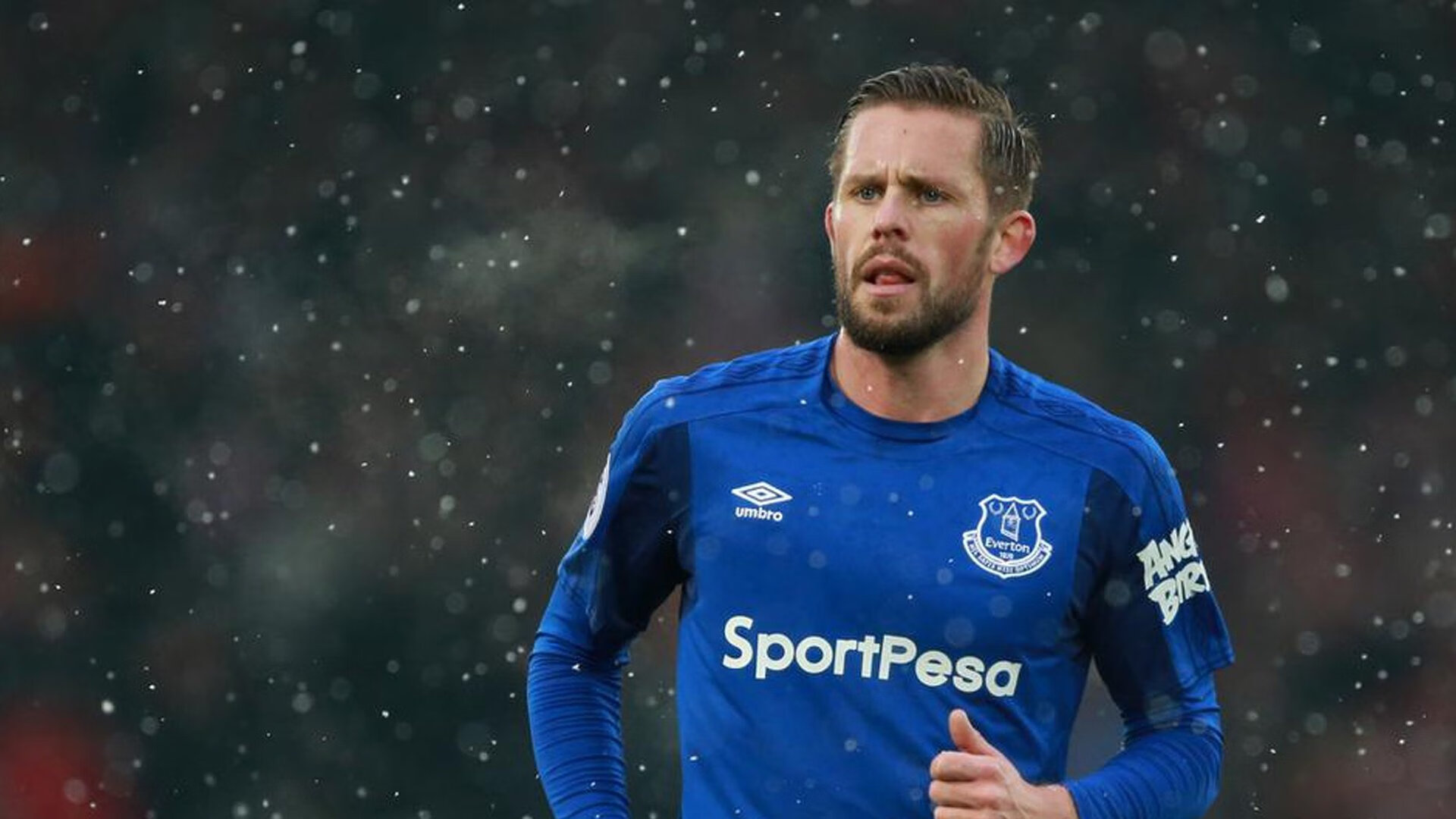 跨越时空的绿茵对话，当国际米兰对阵牙买加，压力如何锻造出加克波式的爆发