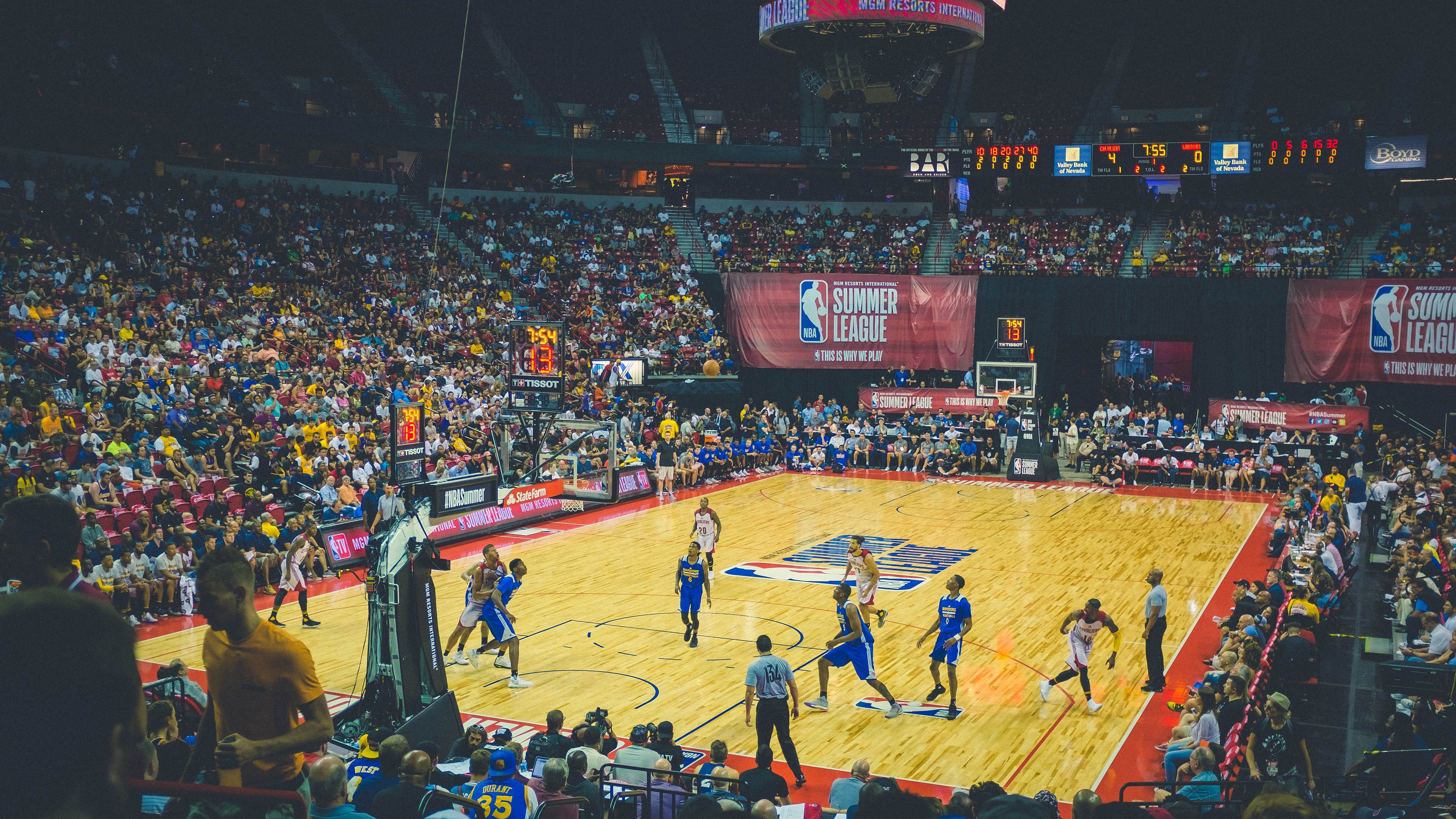 教科书级的对决，杜兰特高效表现引领胜利，老鹰火力全开压制活塞